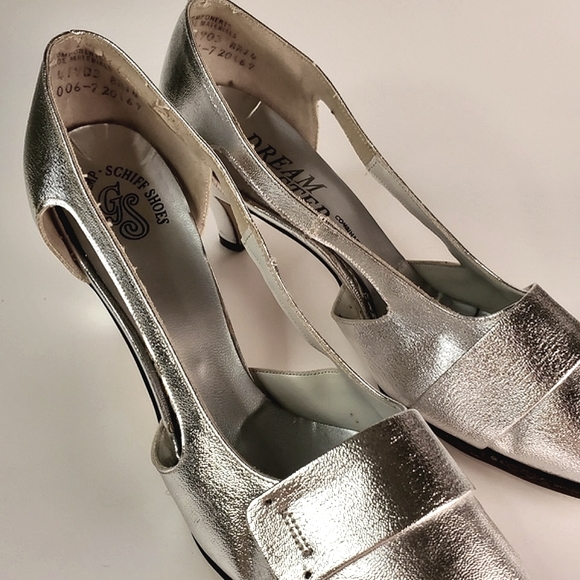 60s Mod Metallic Silver Space Heels with Rounded Toe - Picture 2 of 13